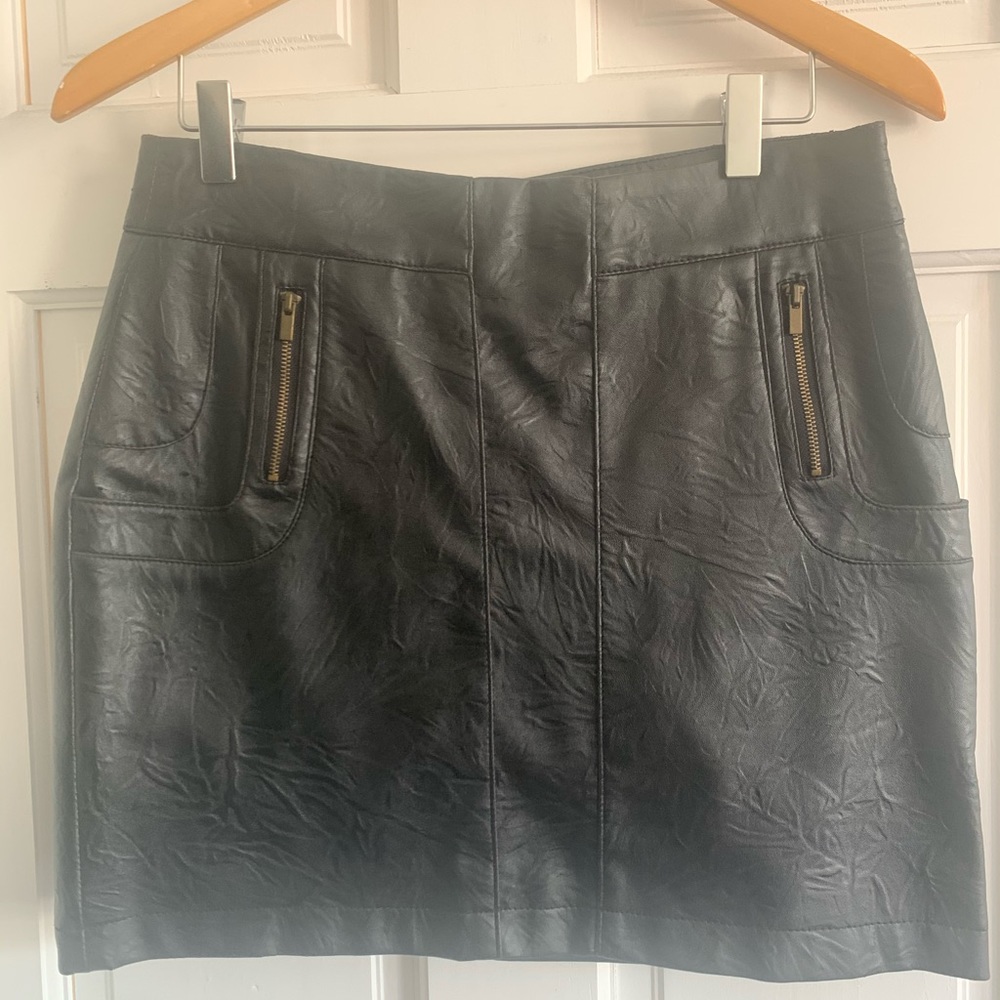 Faux leather skirt in black with gold zips